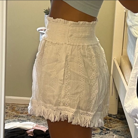 White Floral Shorts NWT - Picture 2 of 8
